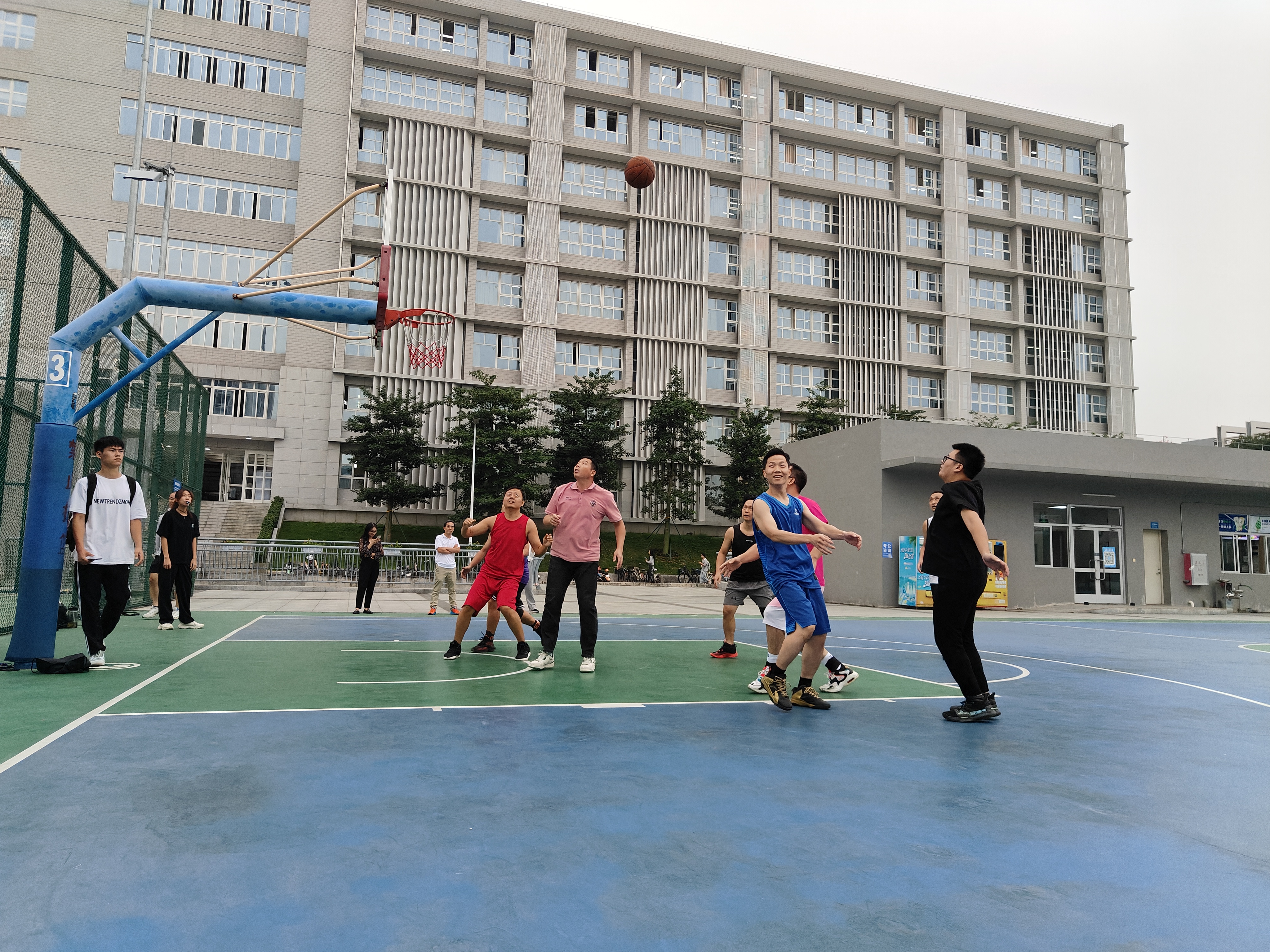 激情碰撞，友谊交融.jpg