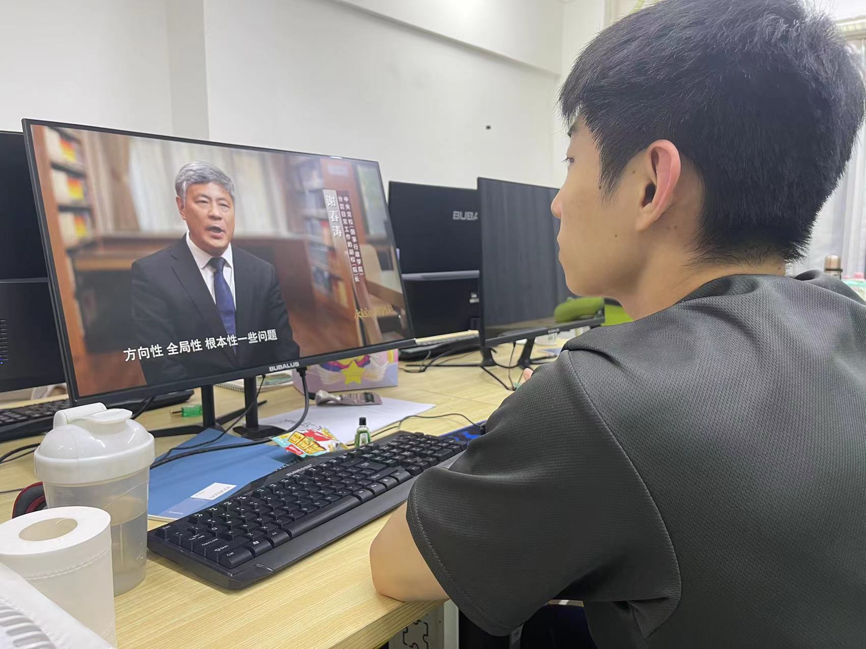 胡泽煌-图片.jpg