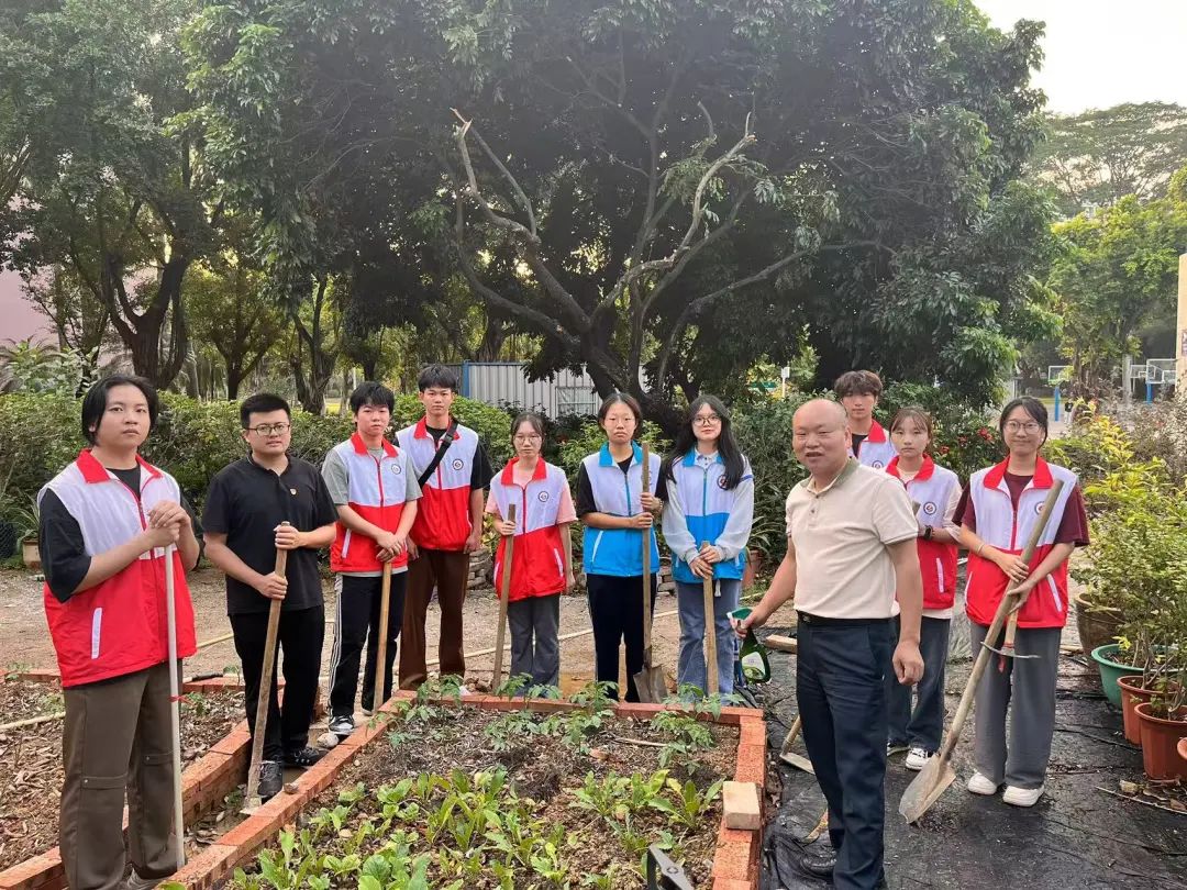 27志愿植树活动.jpg