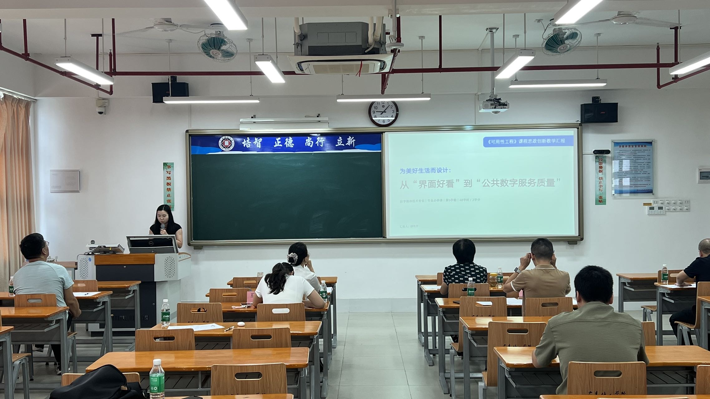 教师风采1.jpg 教师风采1.jpg
