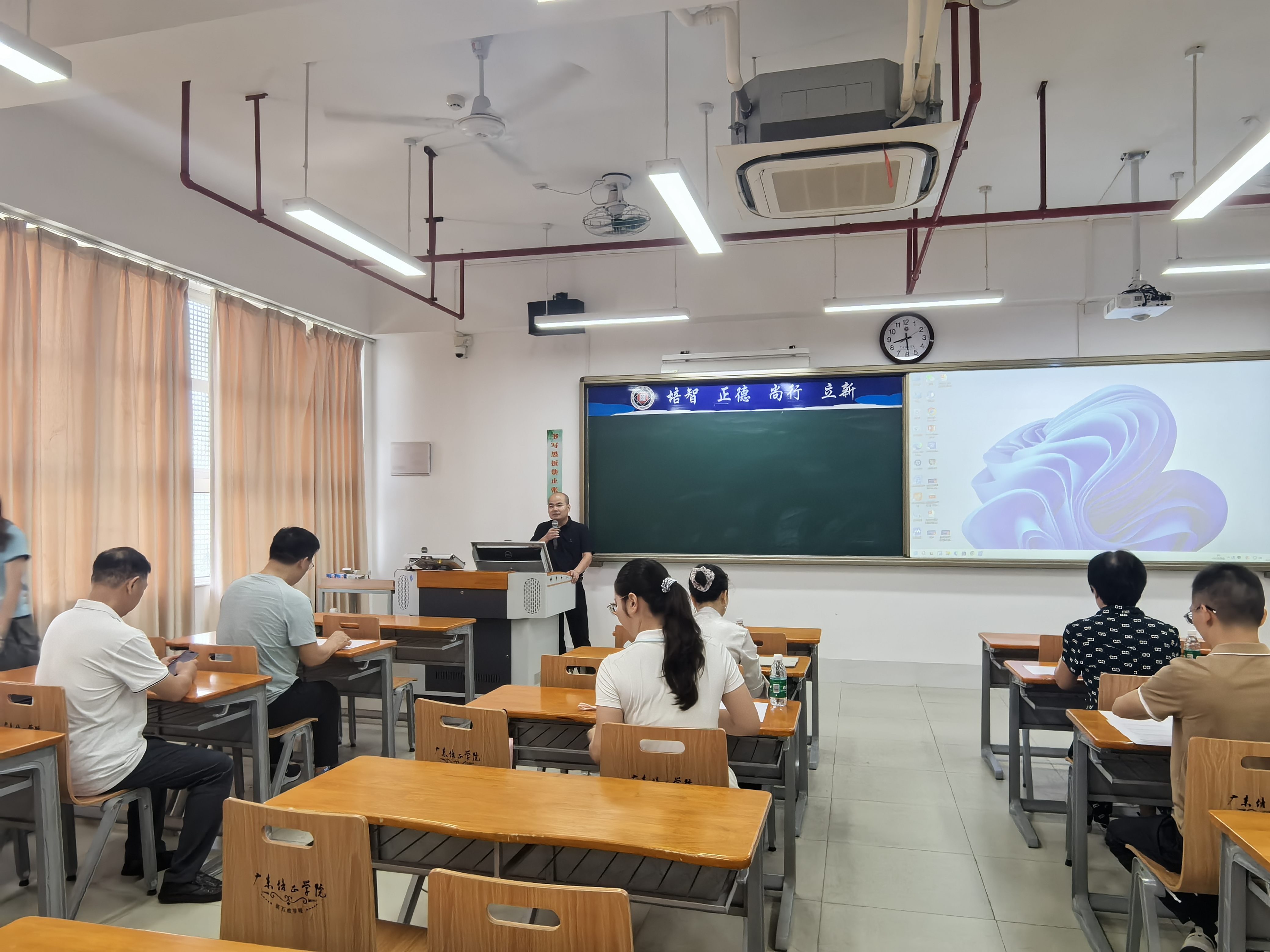 何院主持.jpg 何院主持.jpg